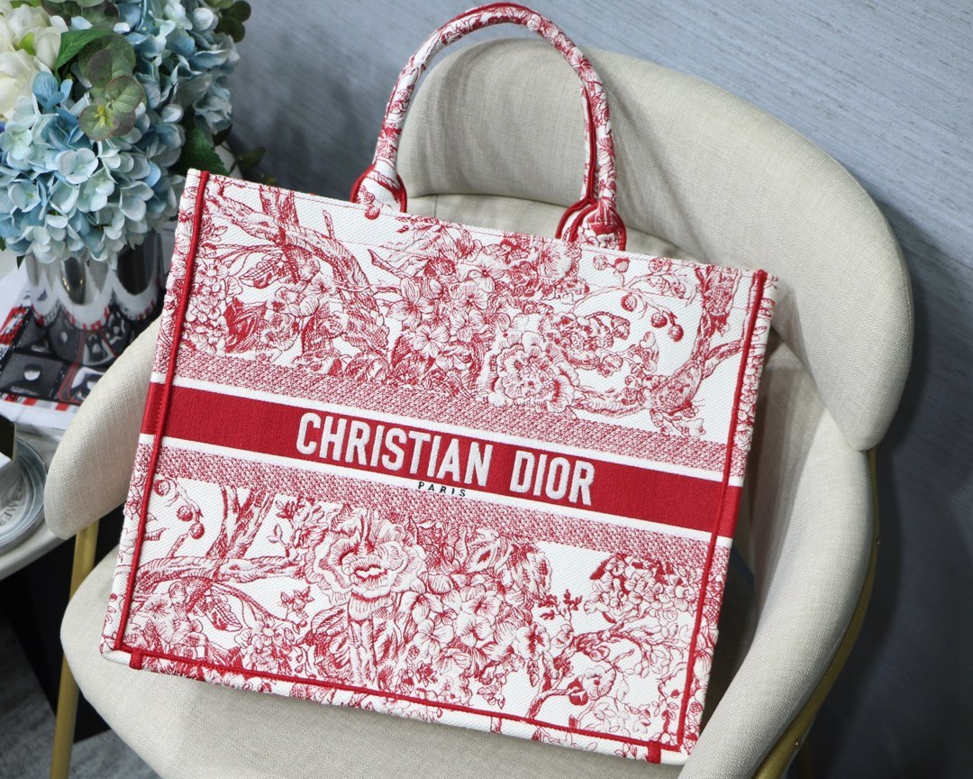 DiorBookToteL P1 I21