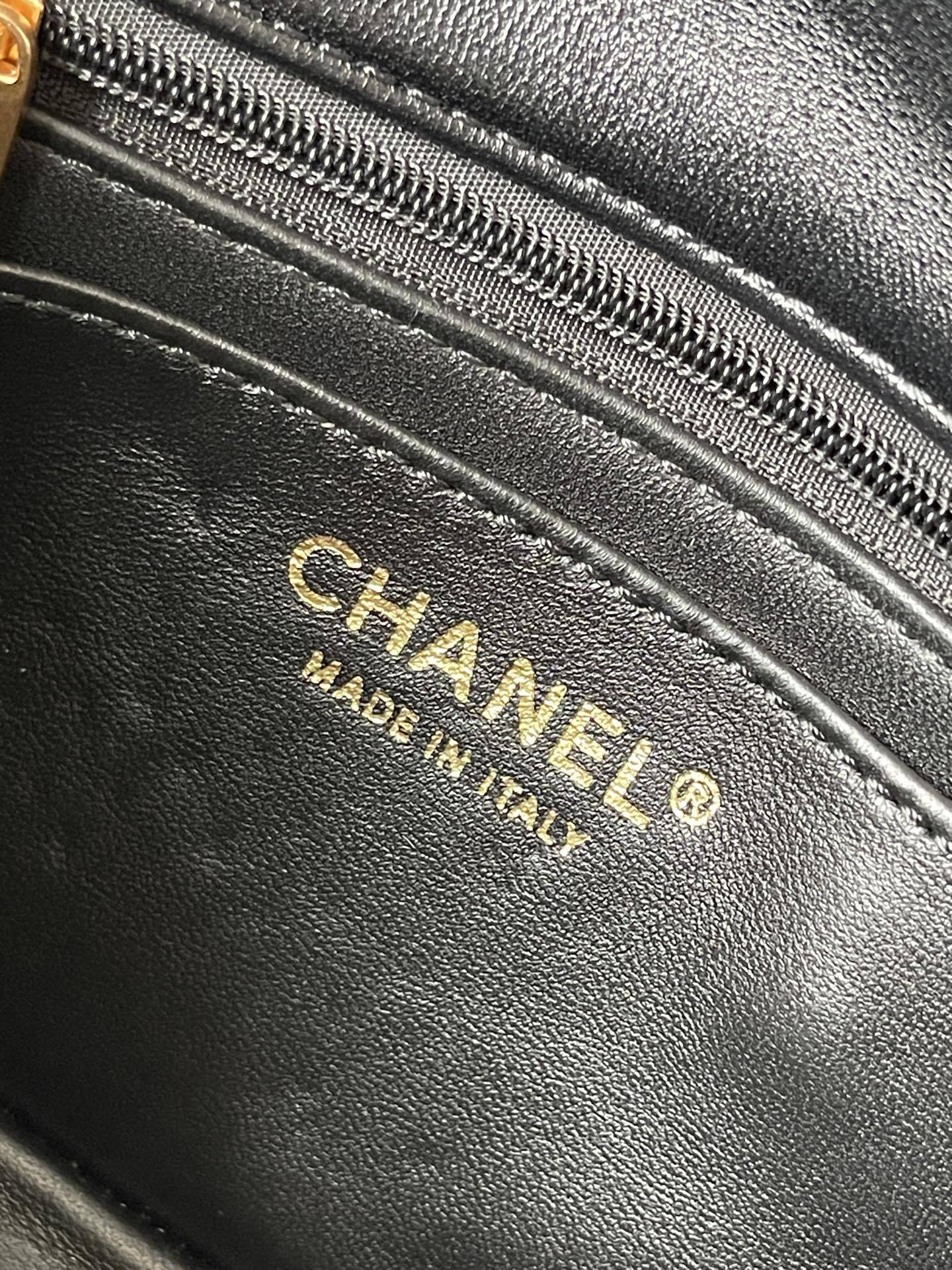 Chanel Flap P1 I10