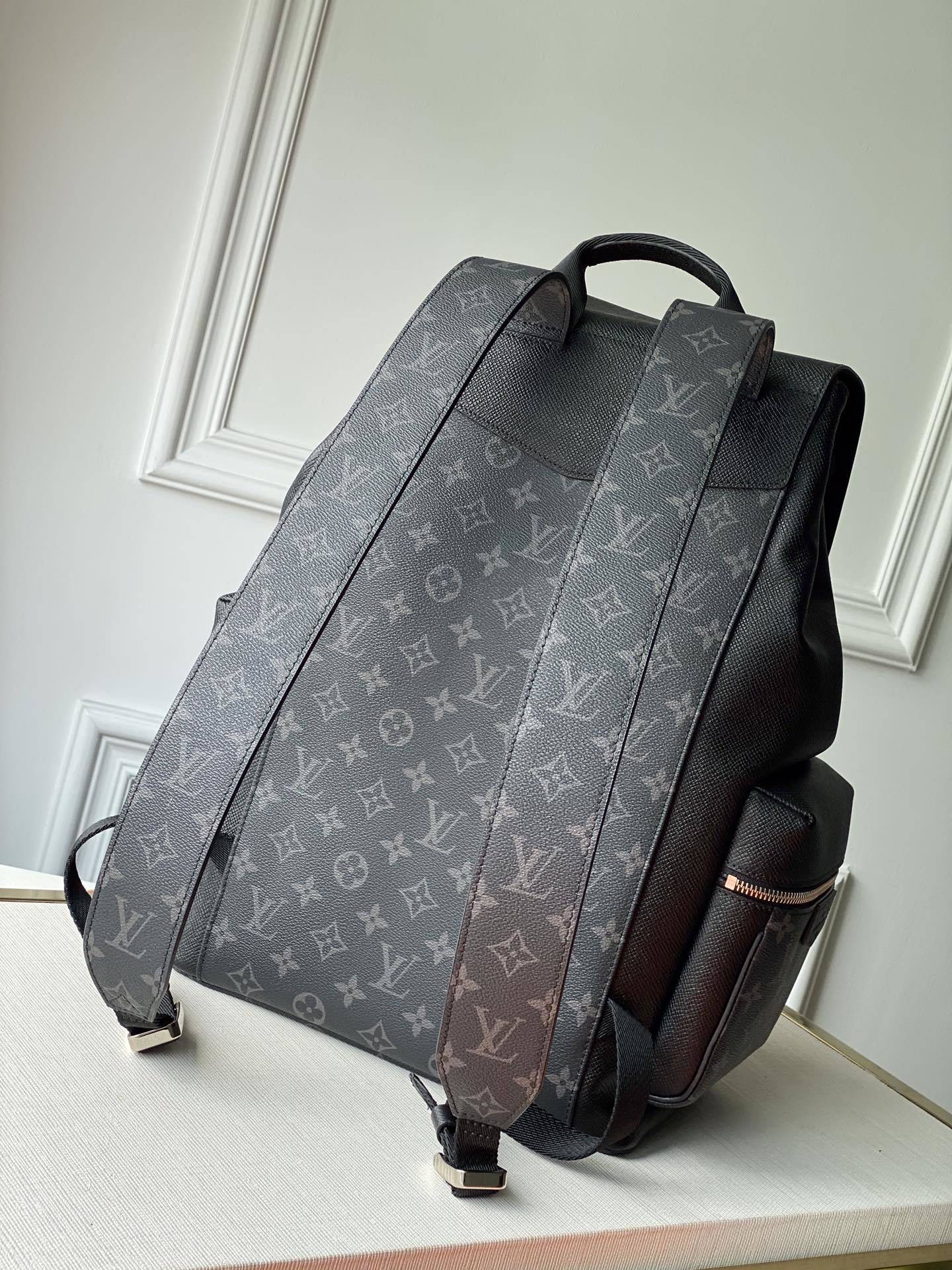 LV Backpack P2 I6