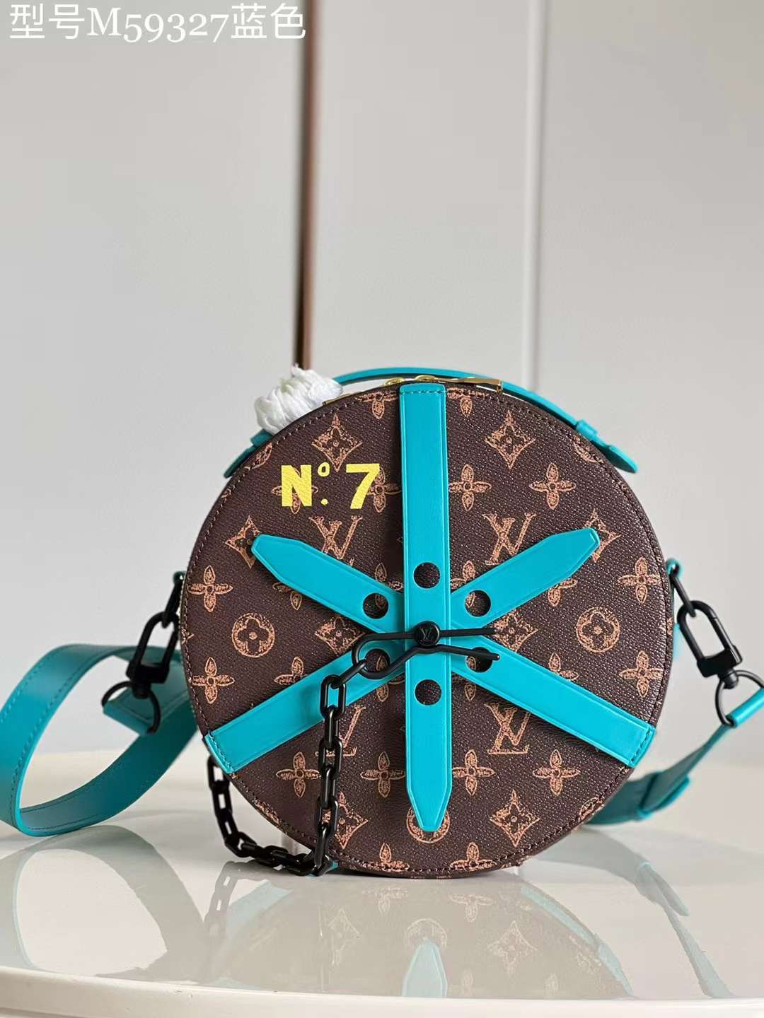 LV Chapeau P1 I3