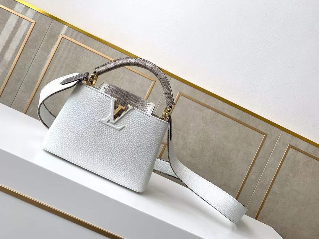 LV Capucines P1 I18