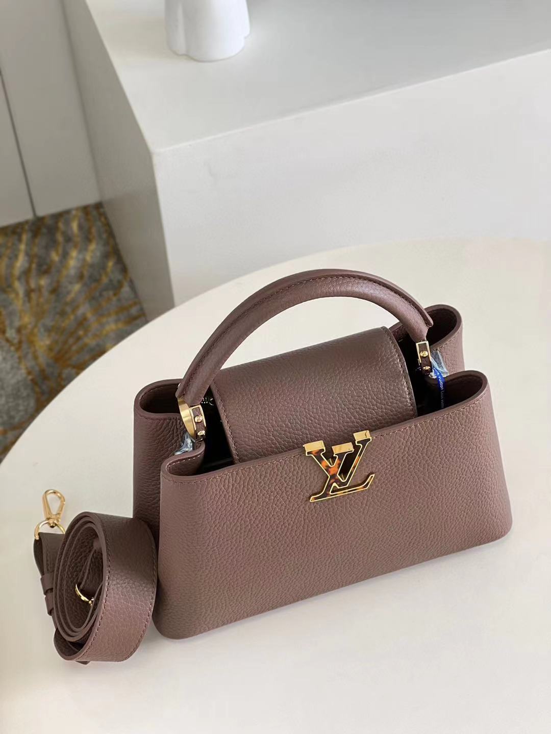 LV CapucinesBB P1 I20