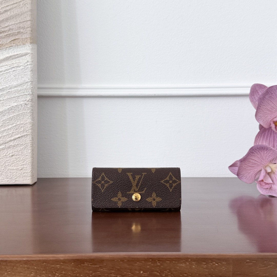 LV CardHolder P1 I18