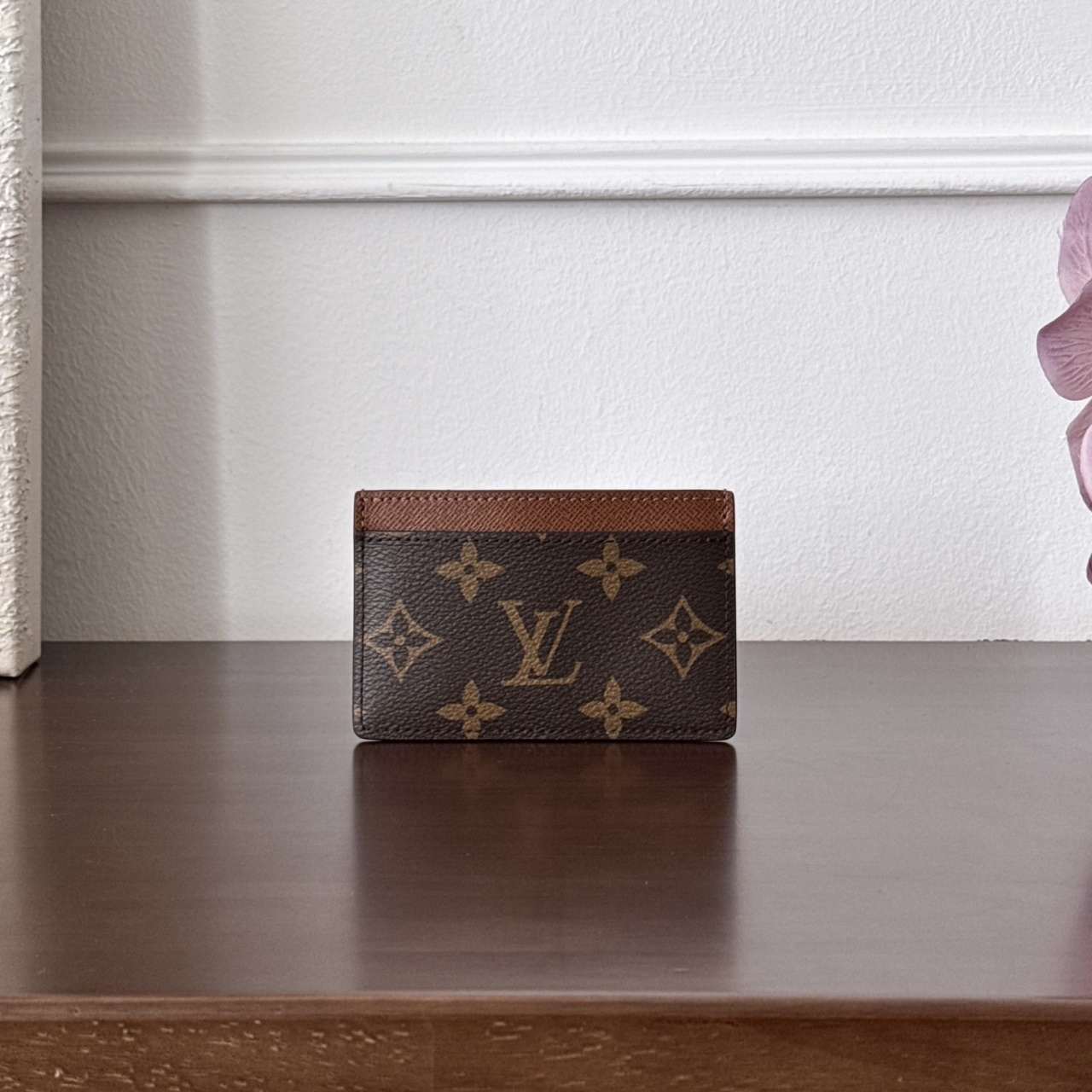 LV CardHolder P1 I38
