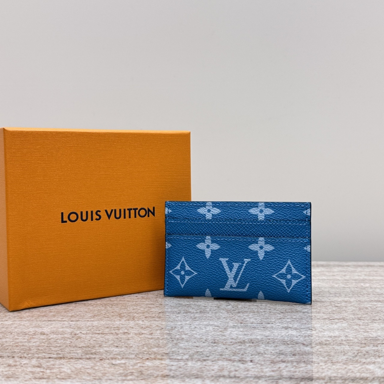 LV CardHolder P1 I44