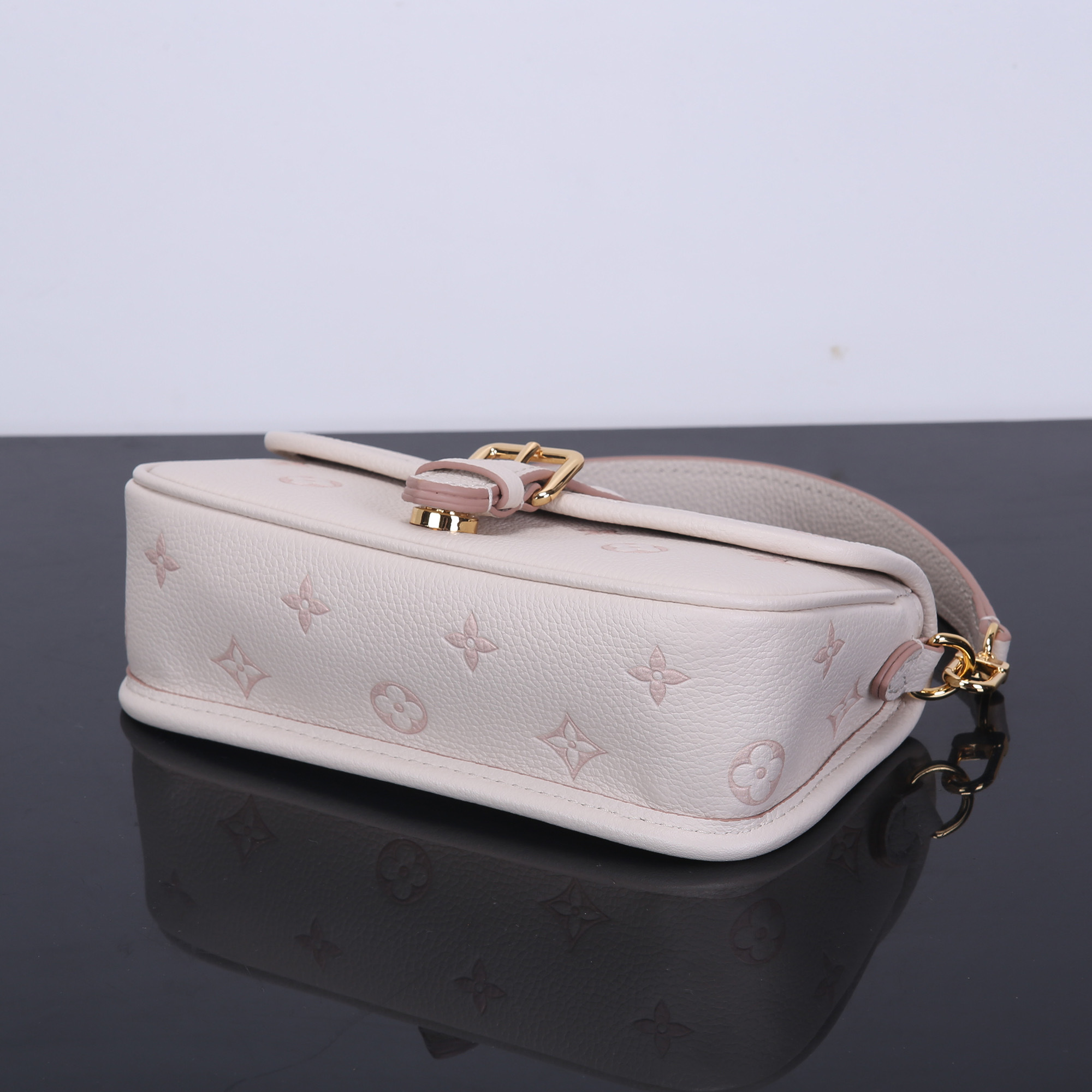 LV Diane P1 I7