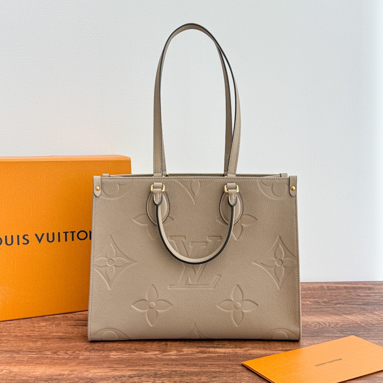 LV OnTheGo P1 I19