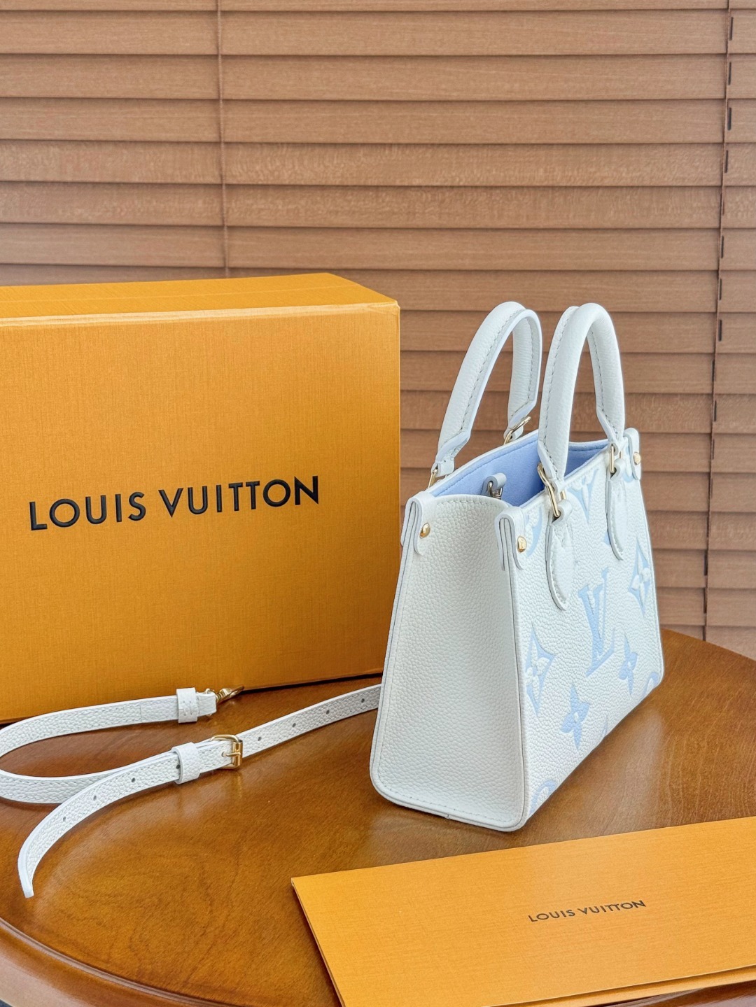 LV OnTheGo P1 I34