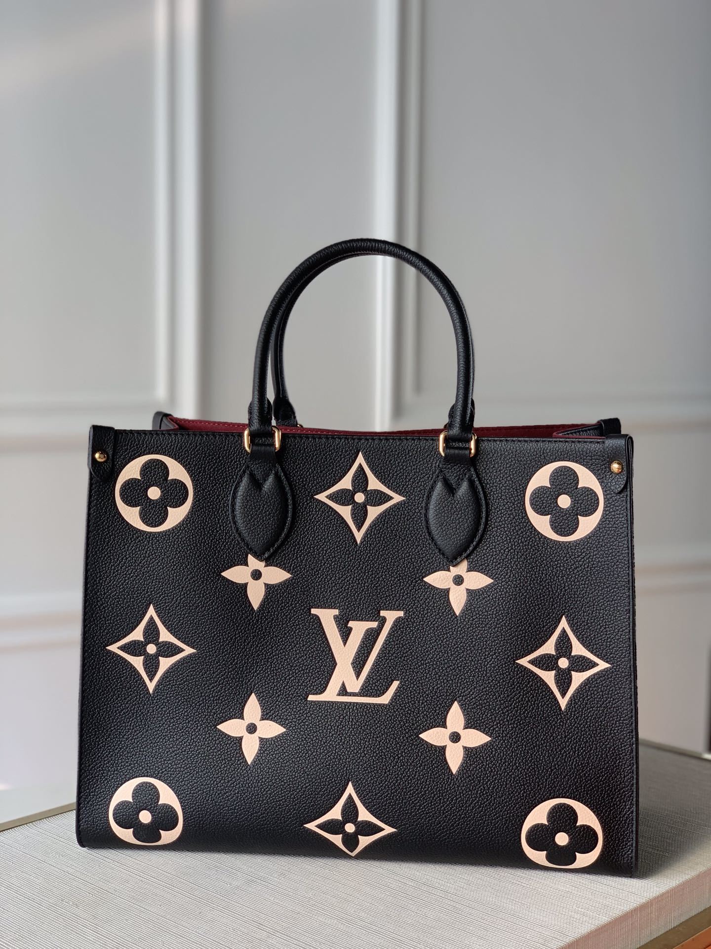 LV Onthego P1 I107