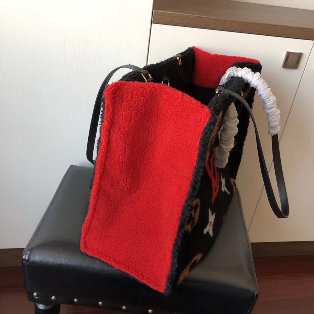 LV Onthego P1 I110