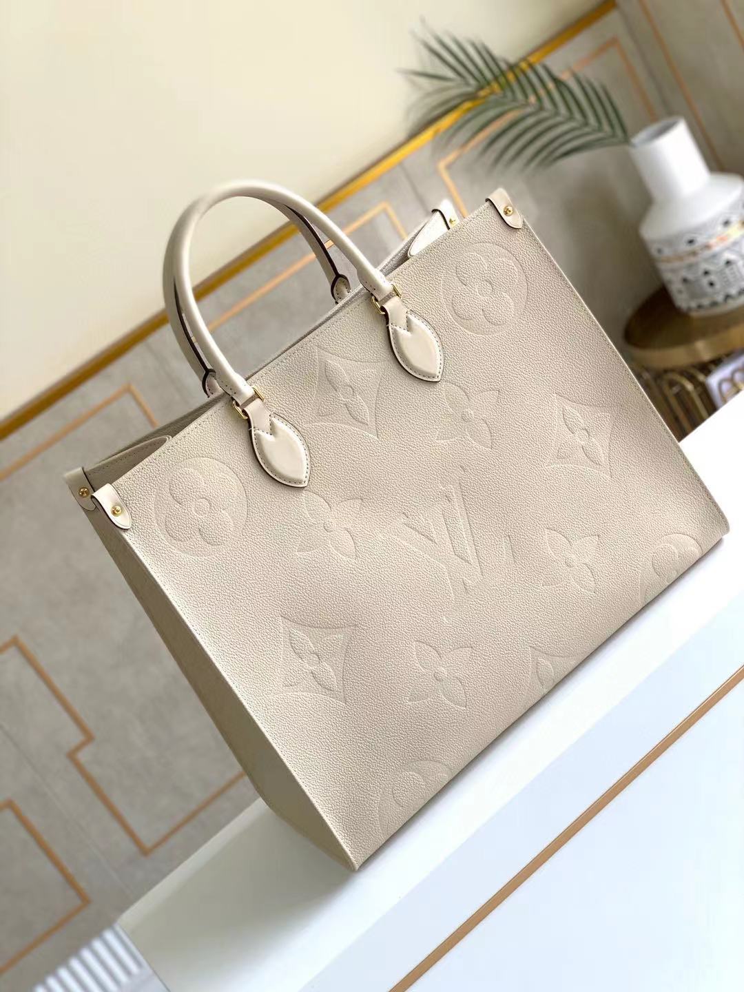 LV Onthego P1 I78