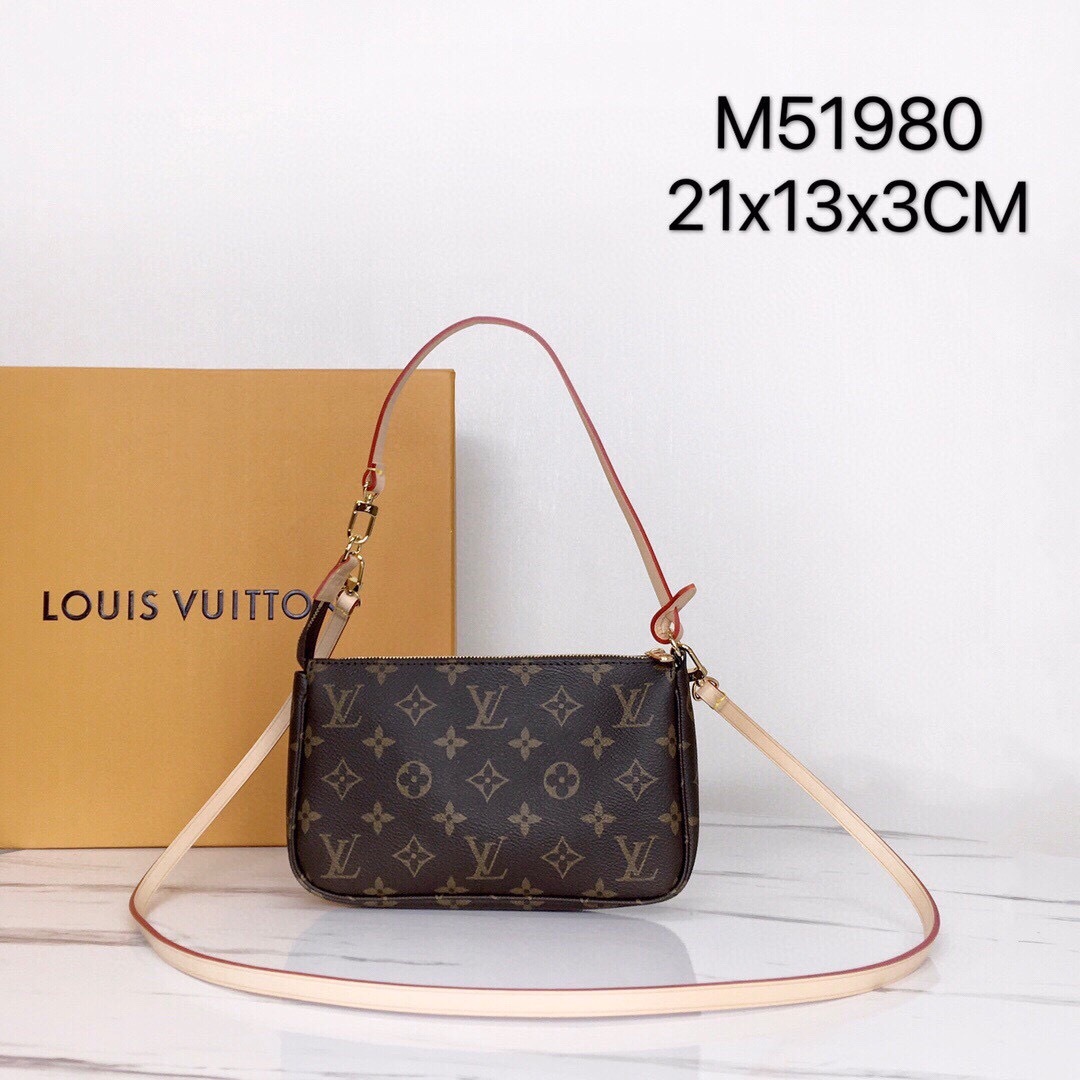 LV Pochette P1 I44