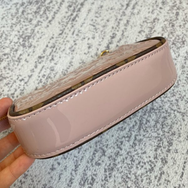 LV Pochette P1 I73