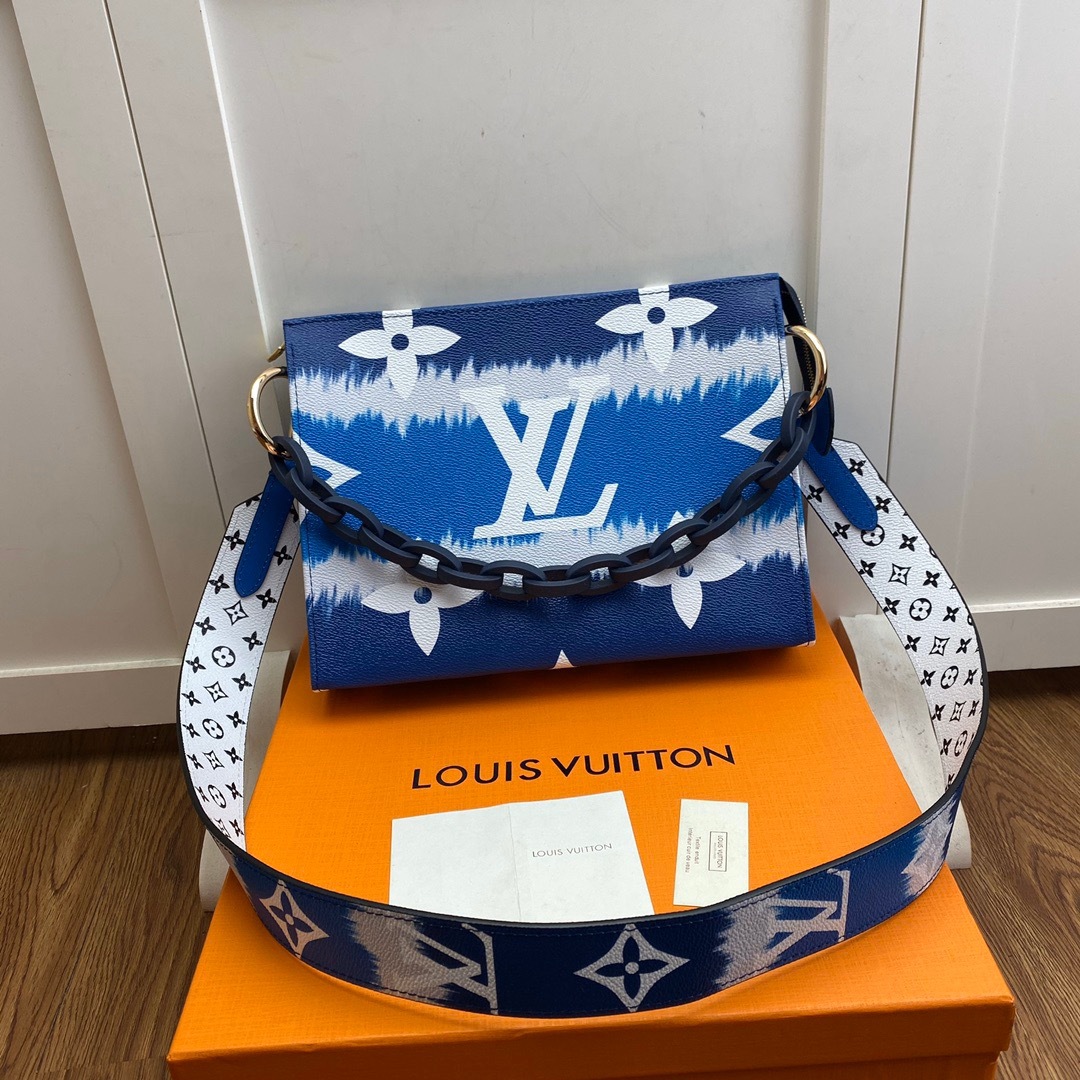 LV Pochette P1 I81