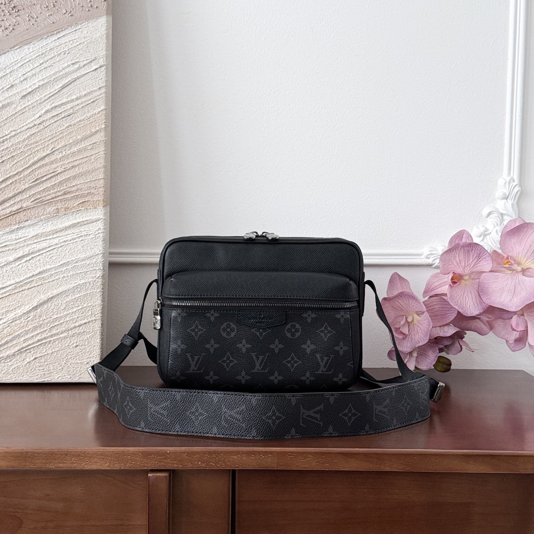 LV Metis scarlettluxury P1 I10