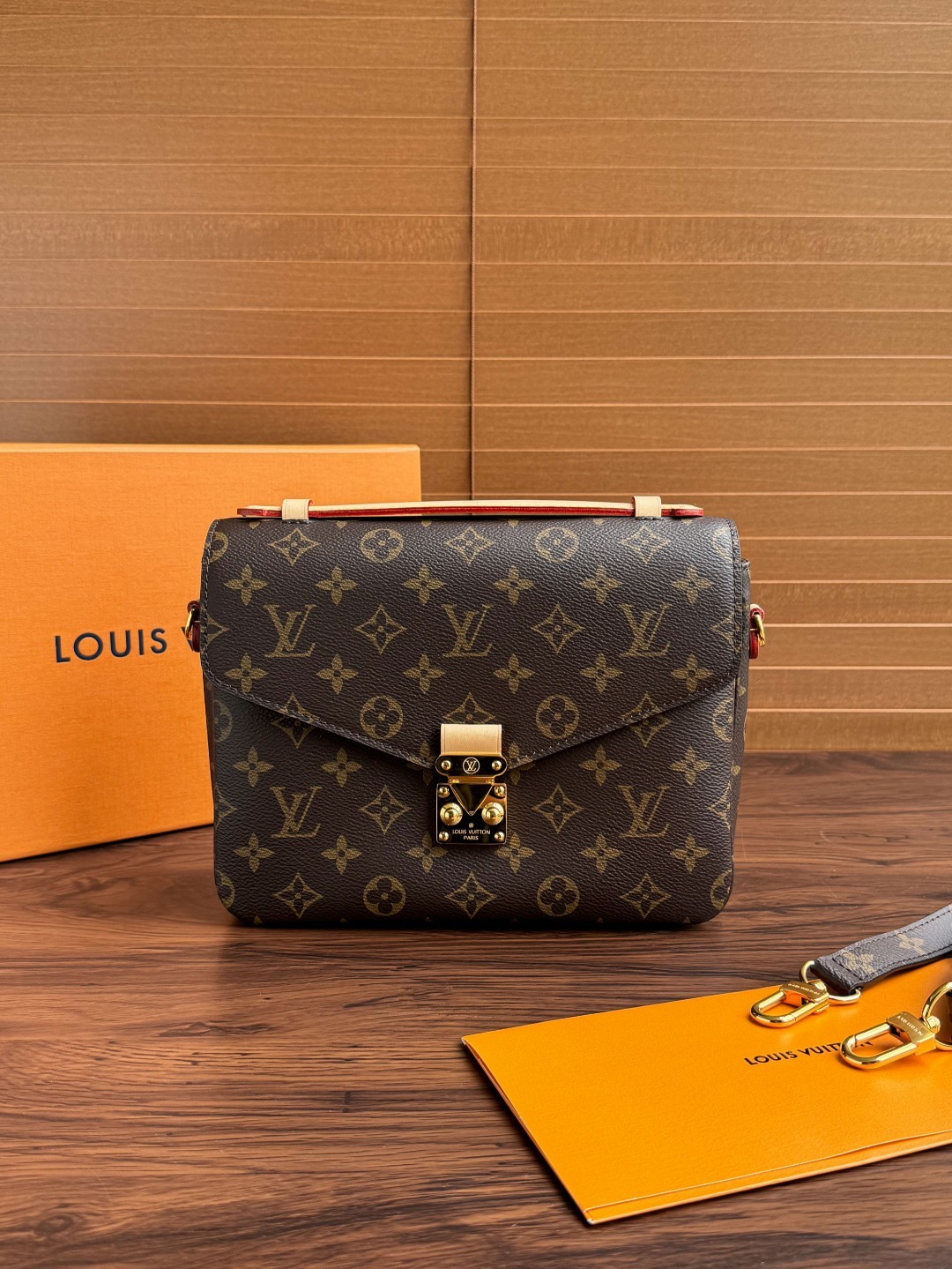 LV Metis scarlettluxury P1 I13