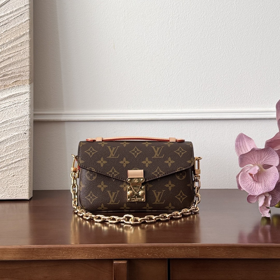 LV Metis scarlettluxury P1 I14