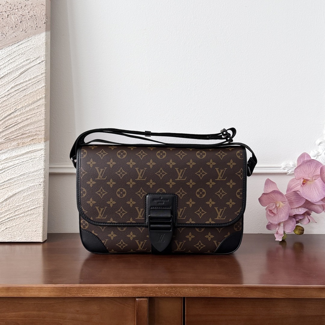 LV Metis scarlettluxury P1 I8