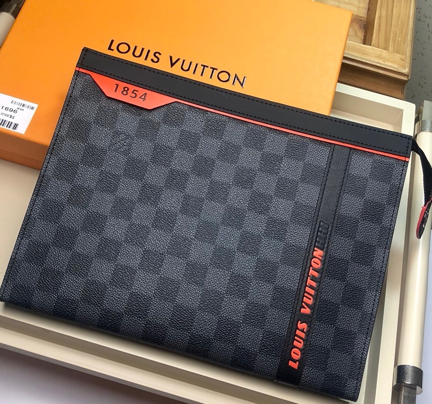 LV PochetteVoyage P1 I47