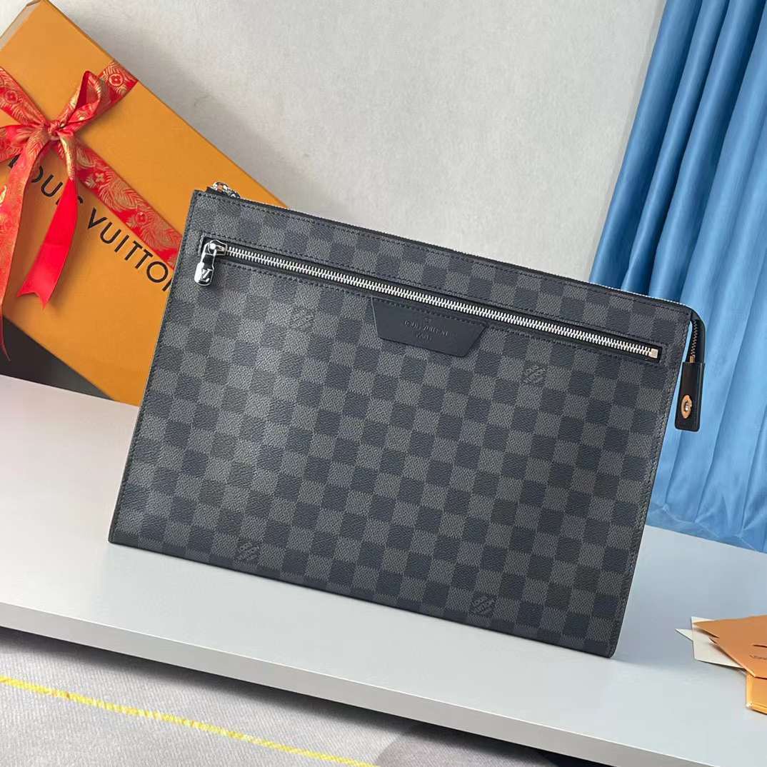 LV PochetteVoyage P1 I5