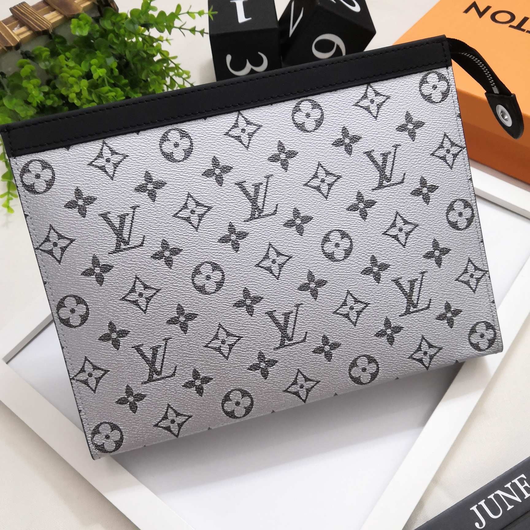 LV PochetteVoyage P1 I56