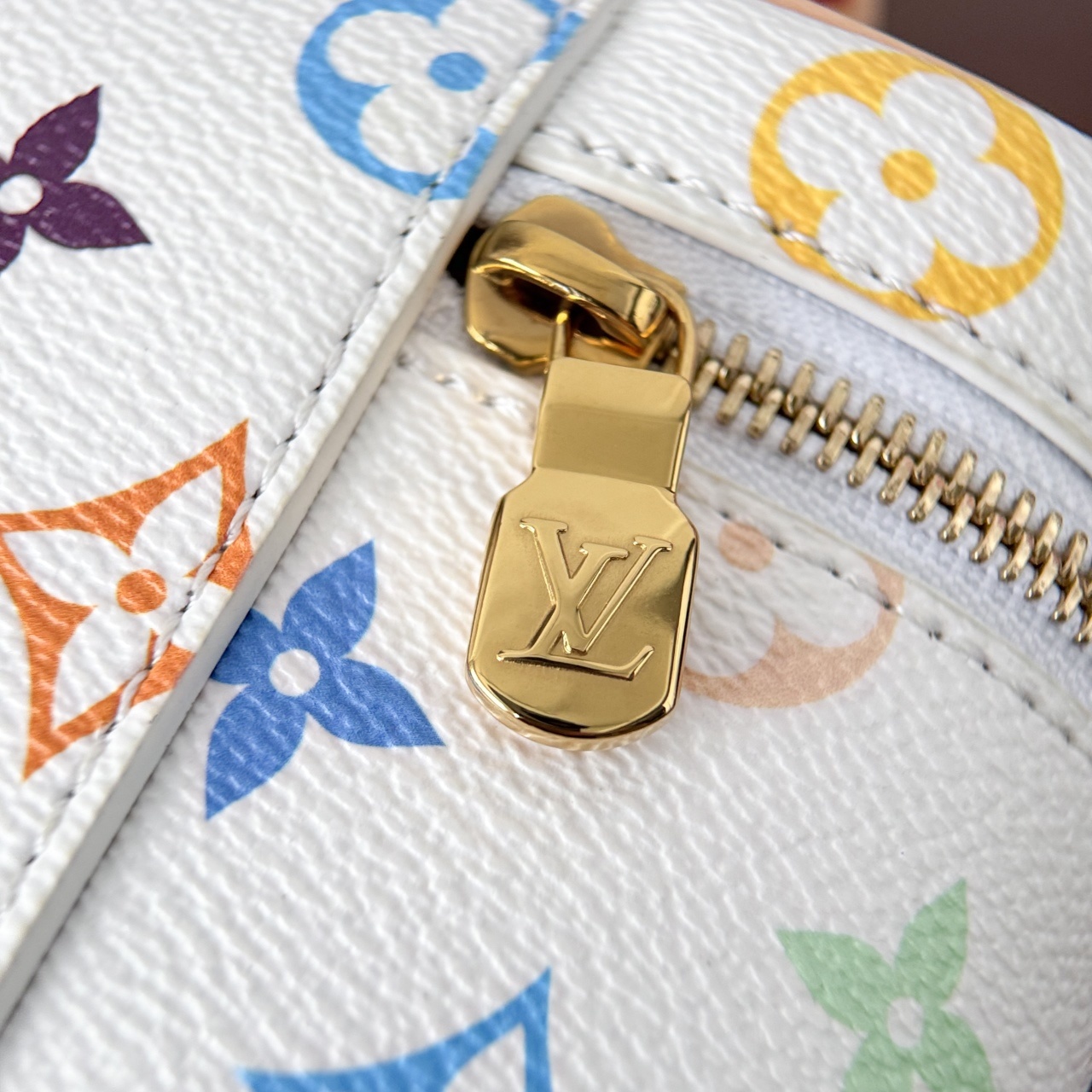 LV Murakami P1 I1