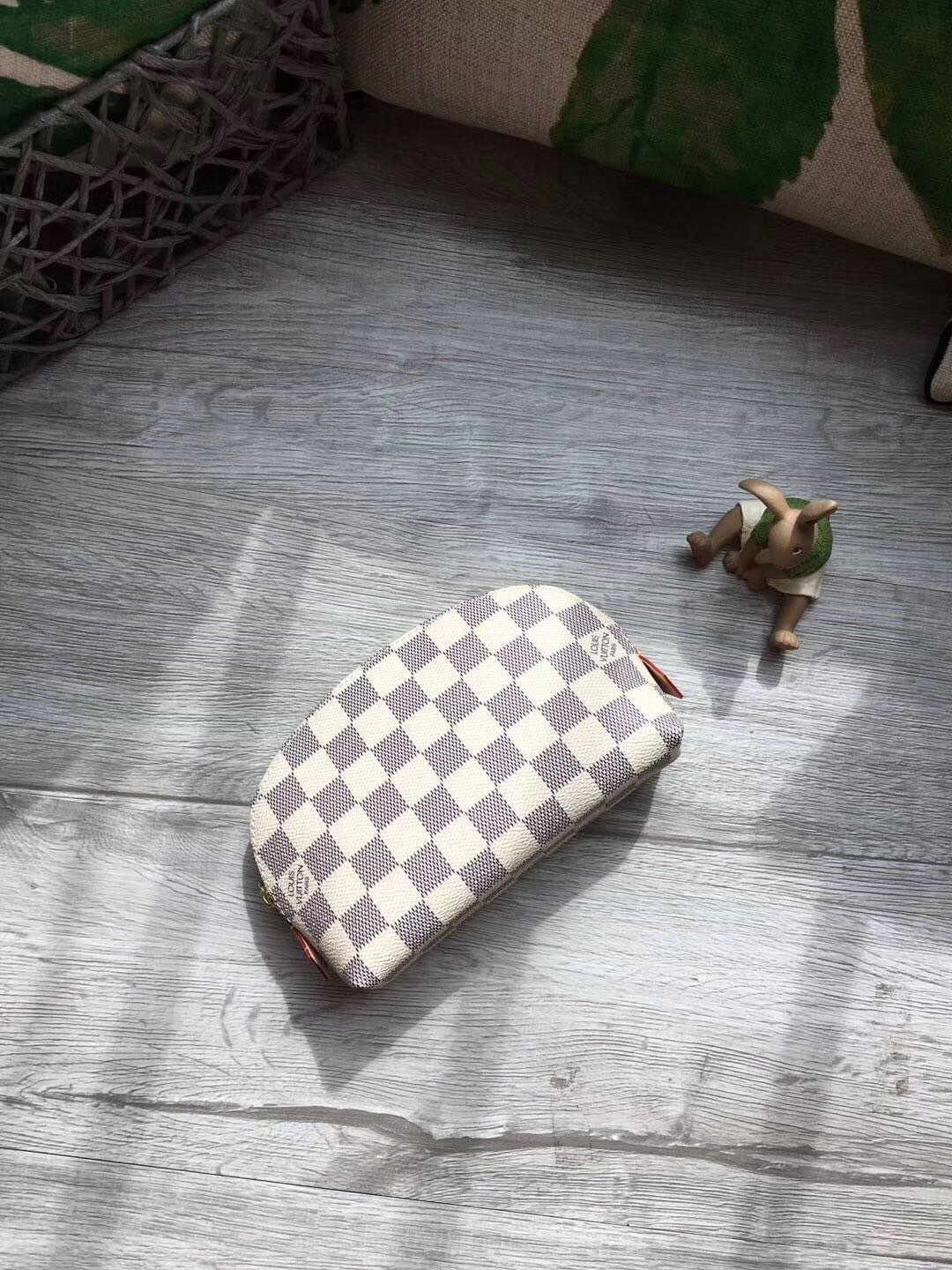 LV VanityPouch P1 I105