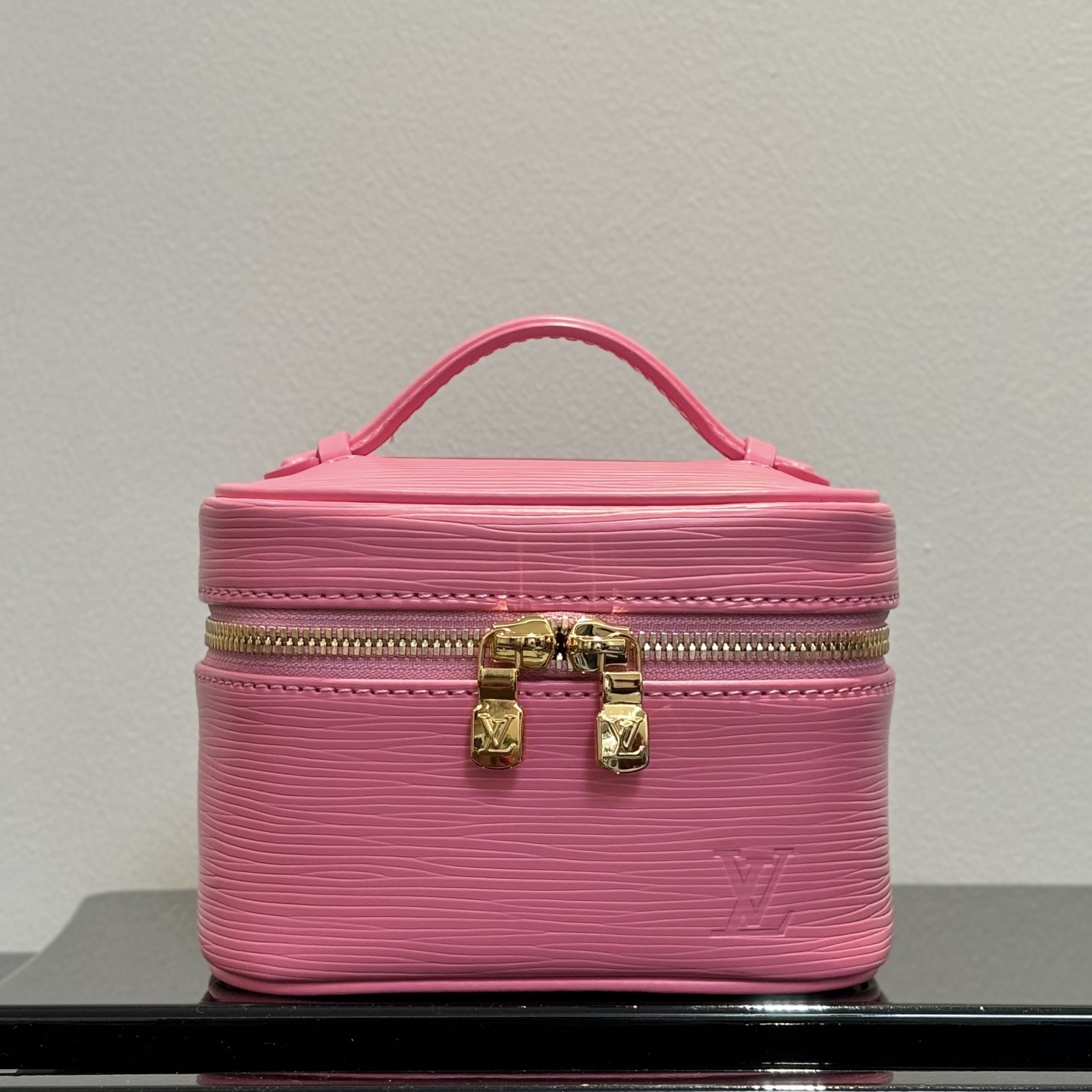 LV VanityPouch P1 I19