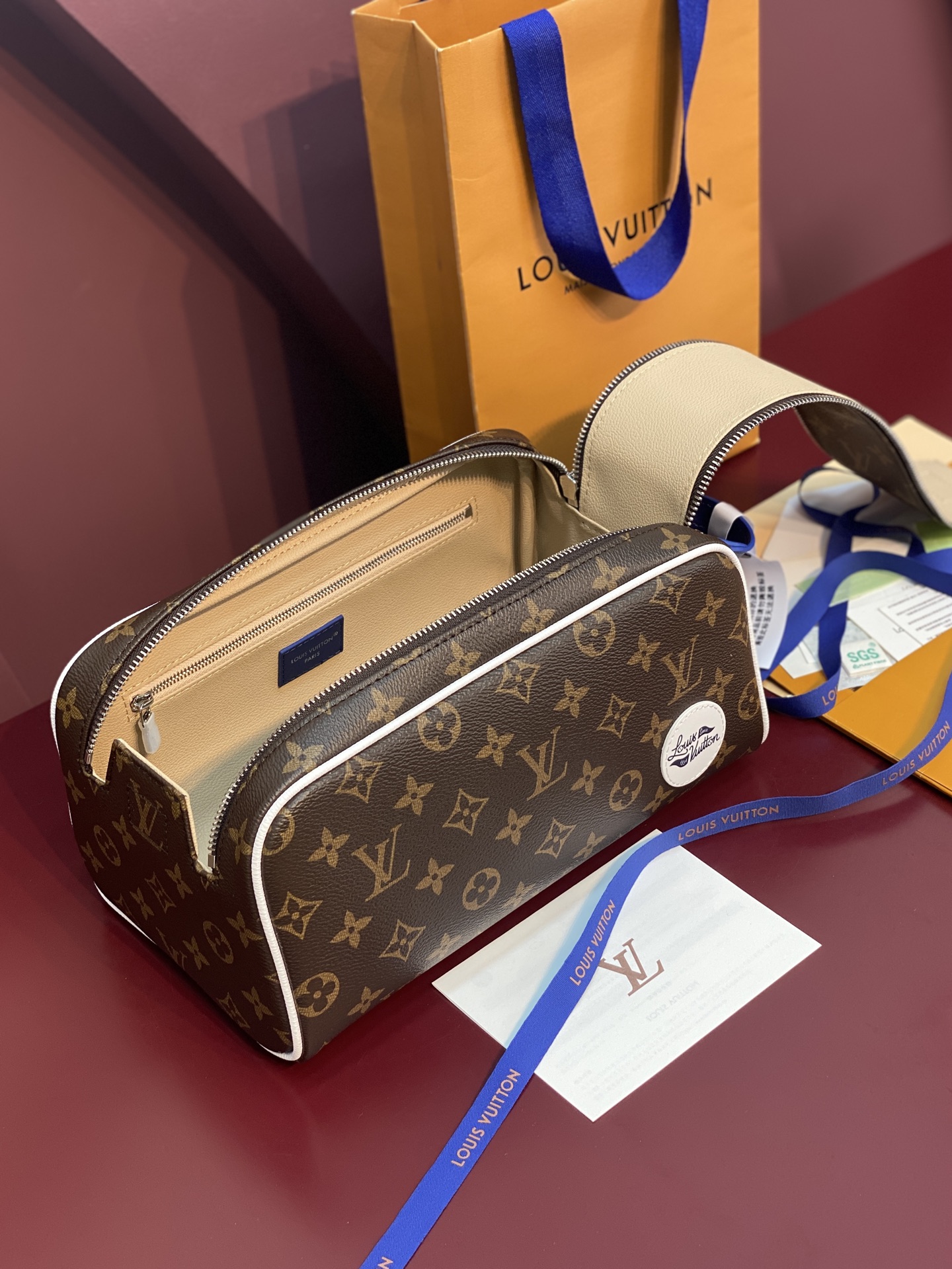 LV VanityPouch P1 I2