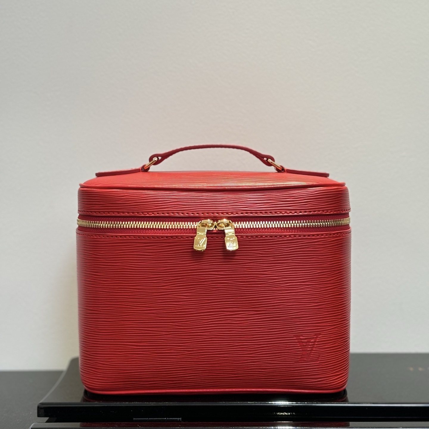 LV VanityPouch P1 I23