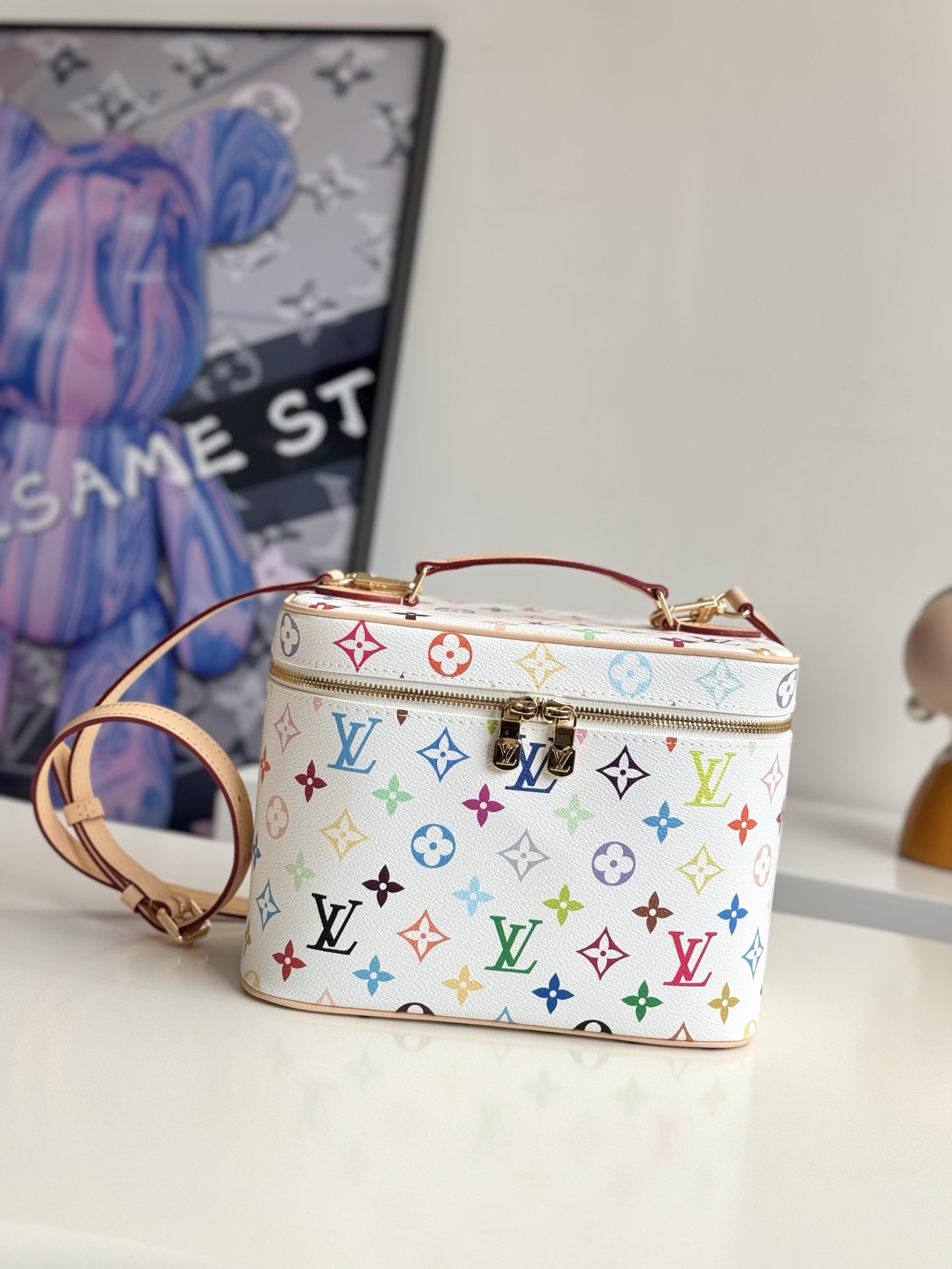 LV VanityPouch P1 I3