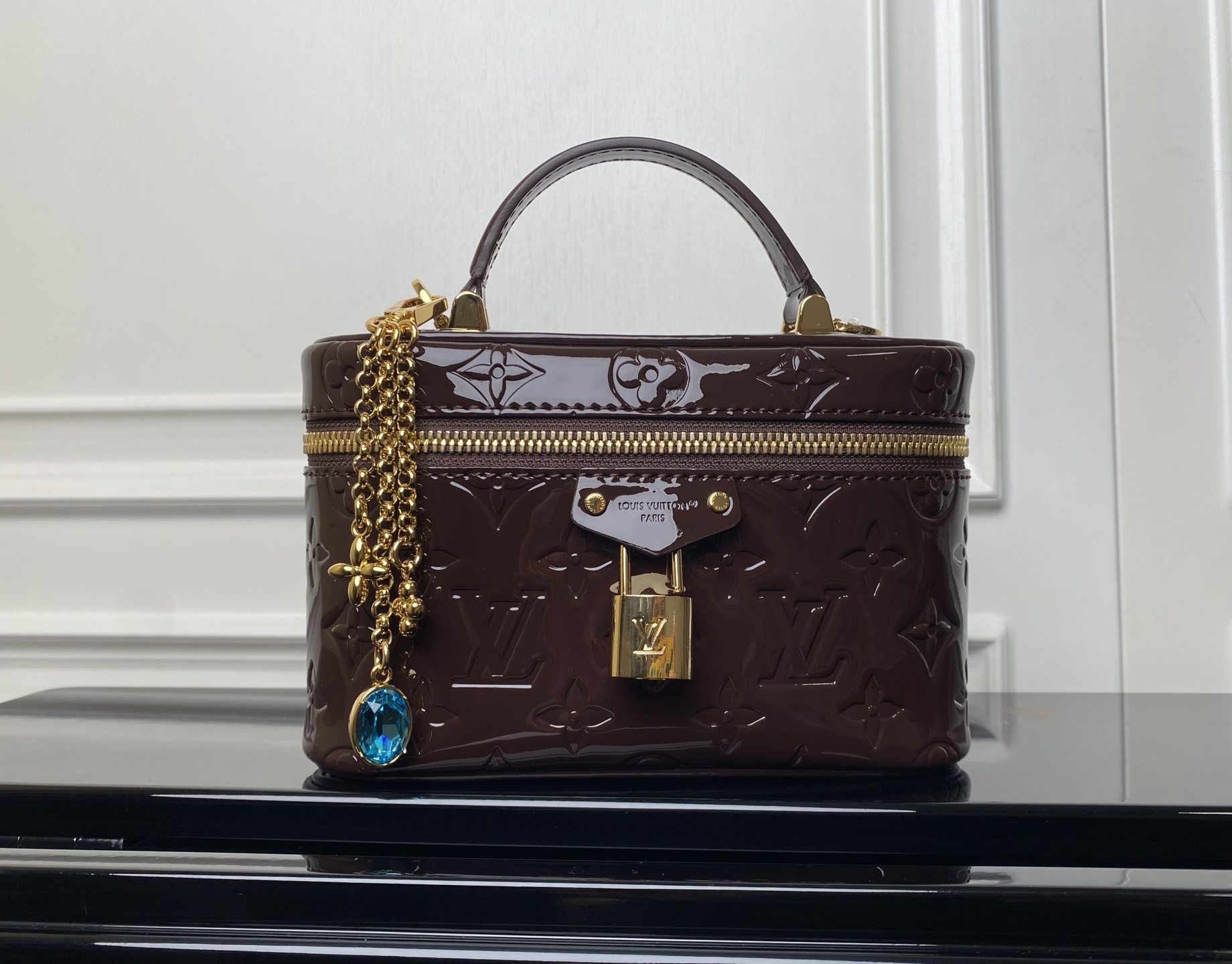 LV VanityPouch P1 I4