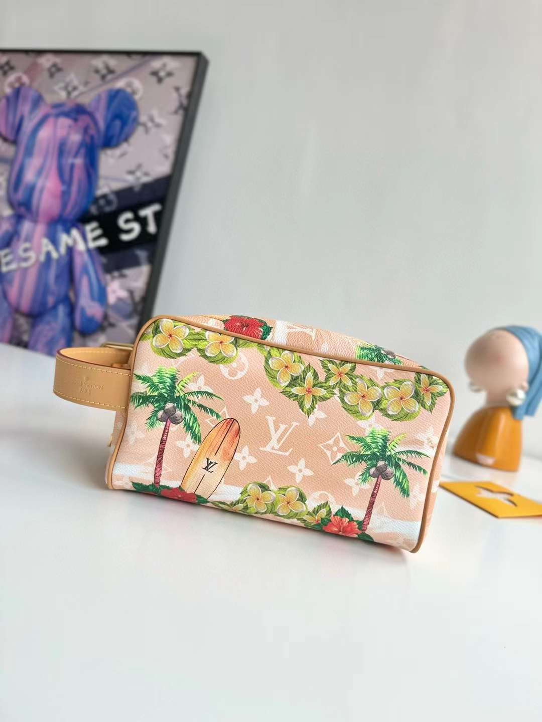 LV VanityPouch P1 I65