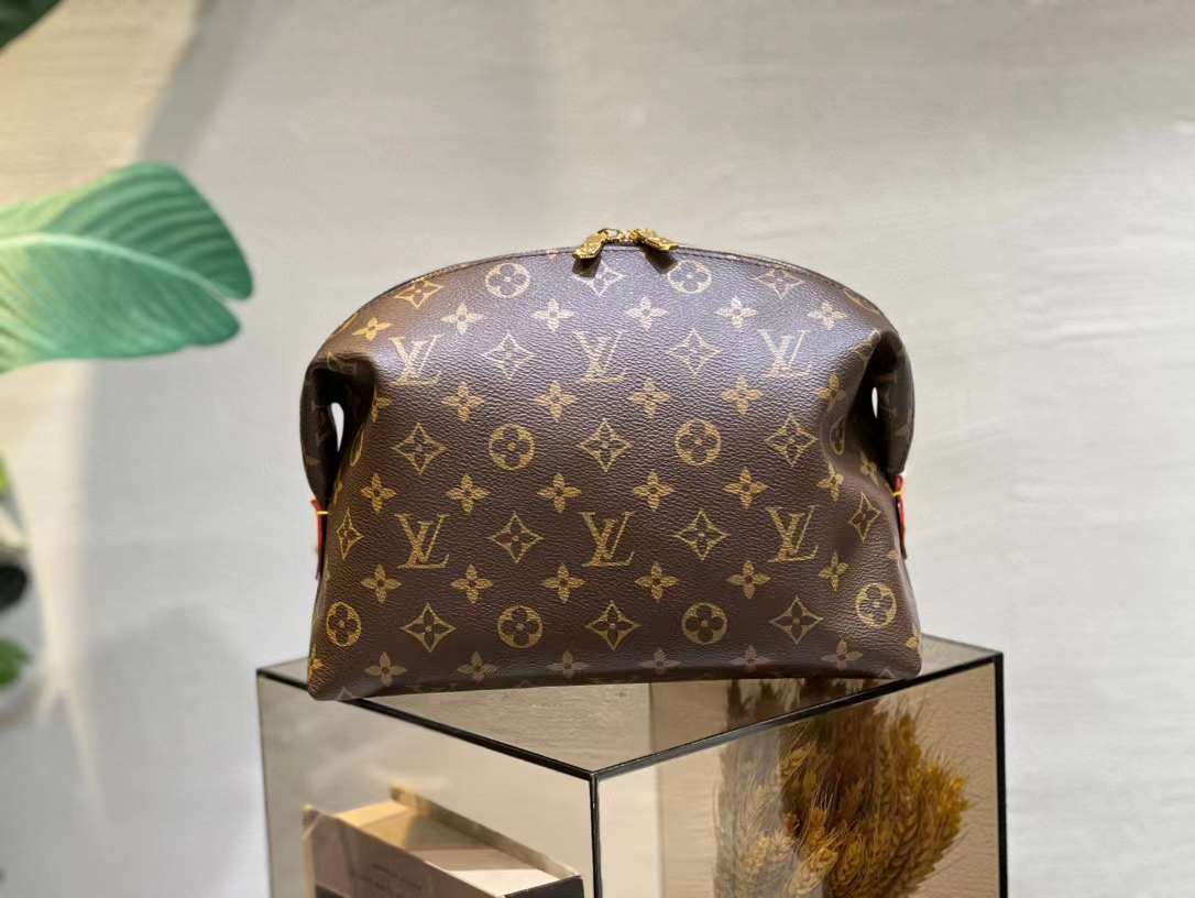 LV VanityPouch P1 I76