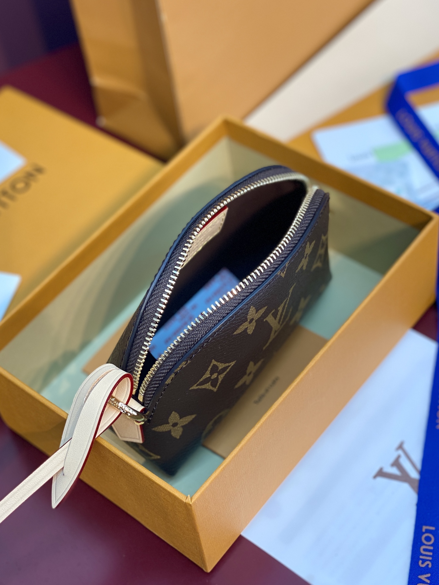 LV VanityPouch P1 I8