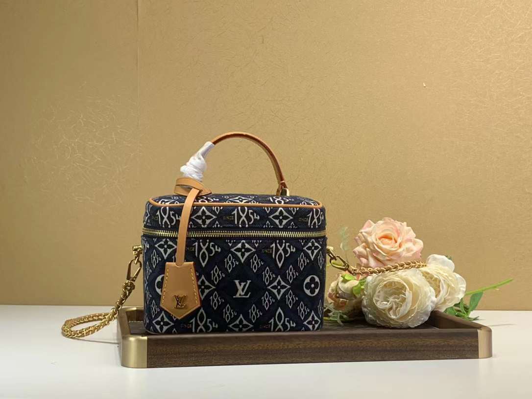 LV VanityPouch P1 I86