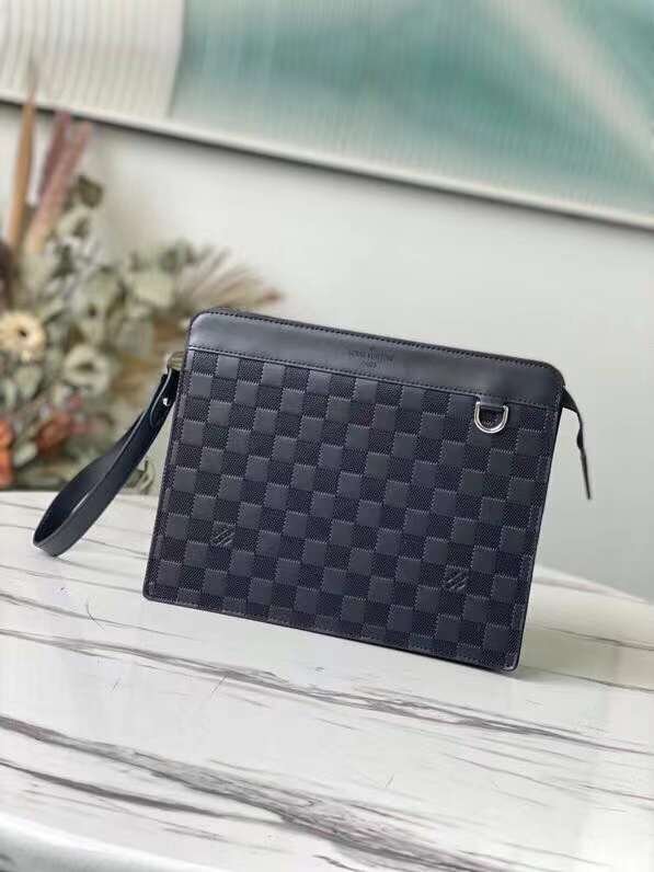 LV VanityPouch P1 I90