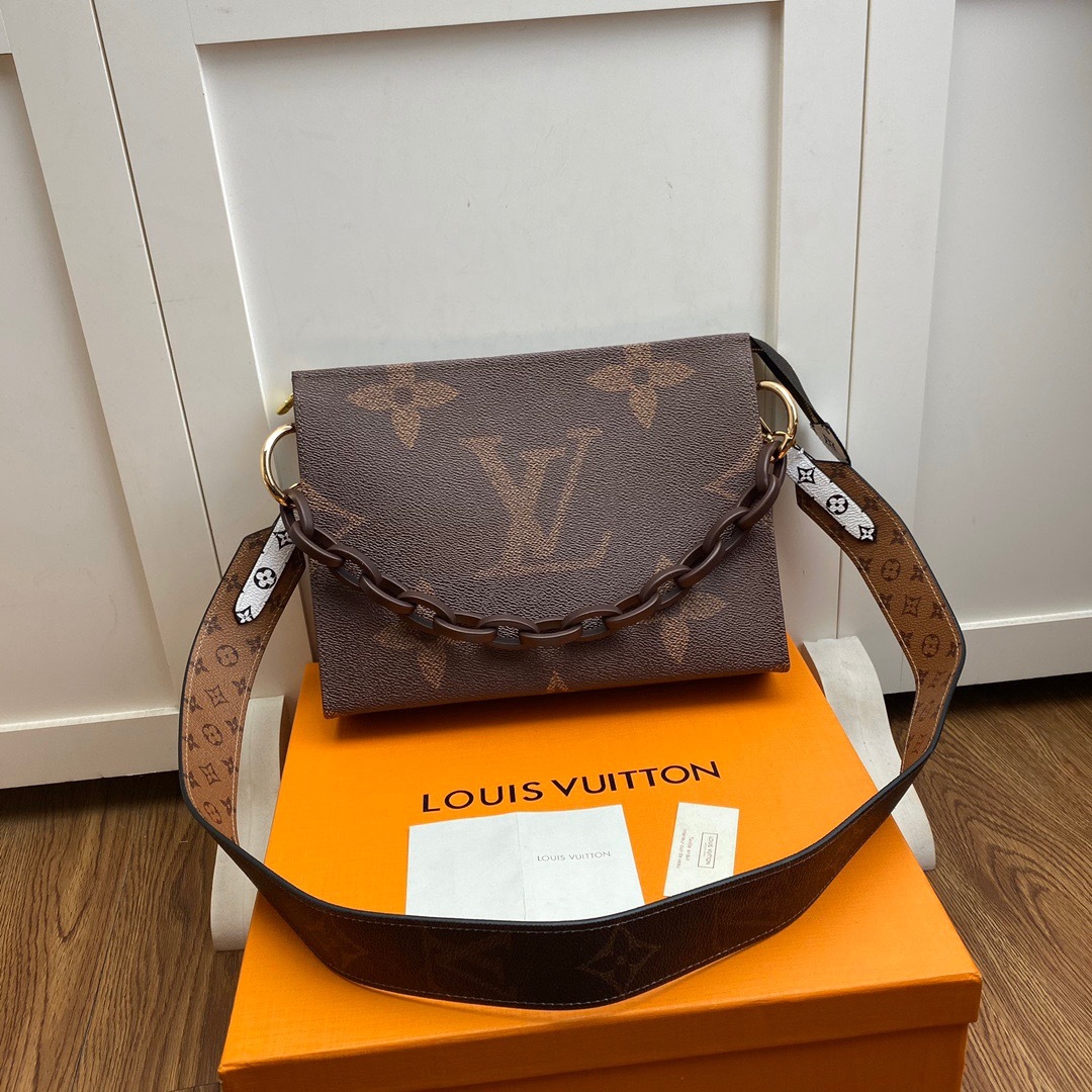 LV VanityPouch P1 I95