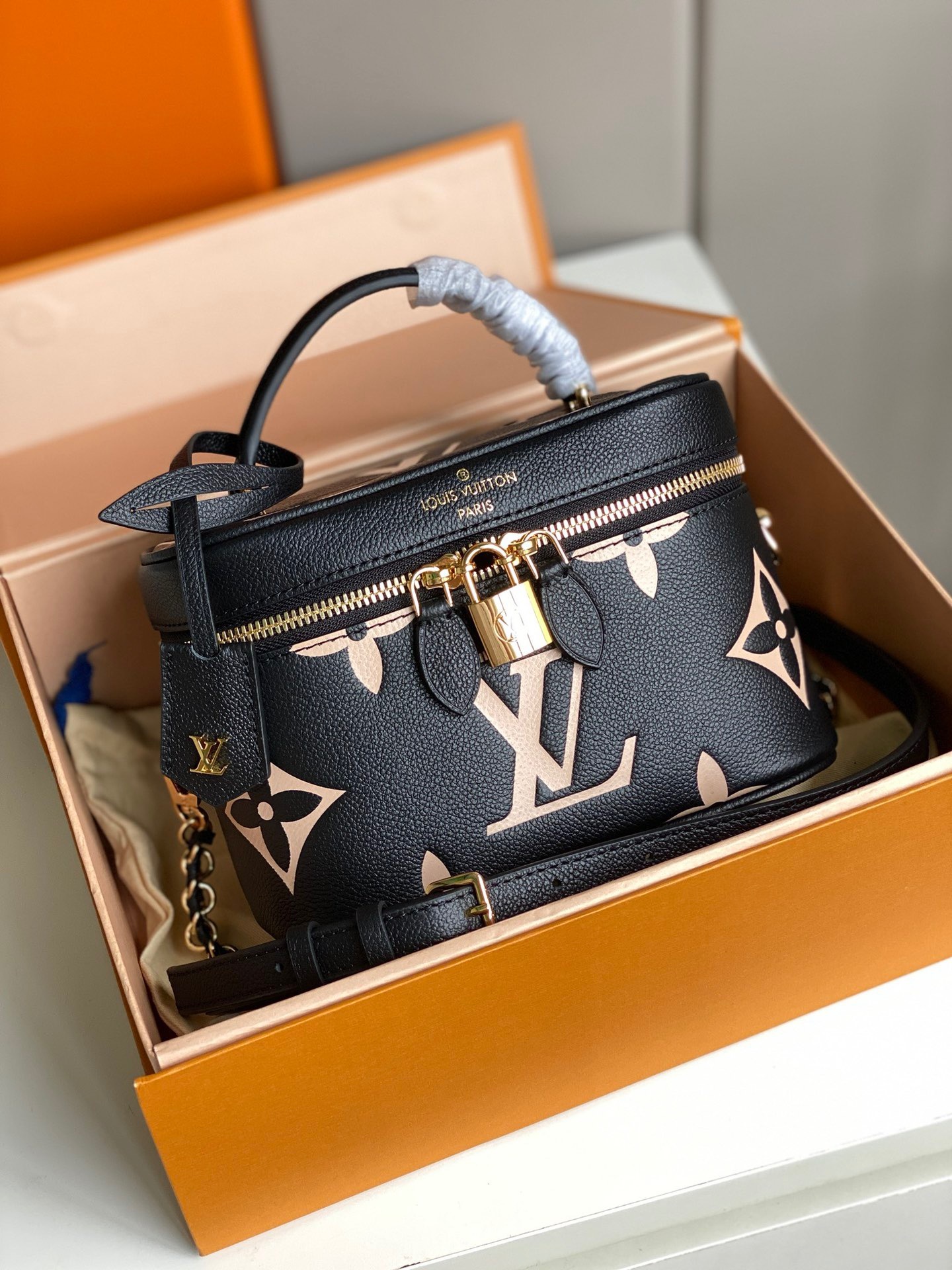 LV VanityPouch P2 I11
