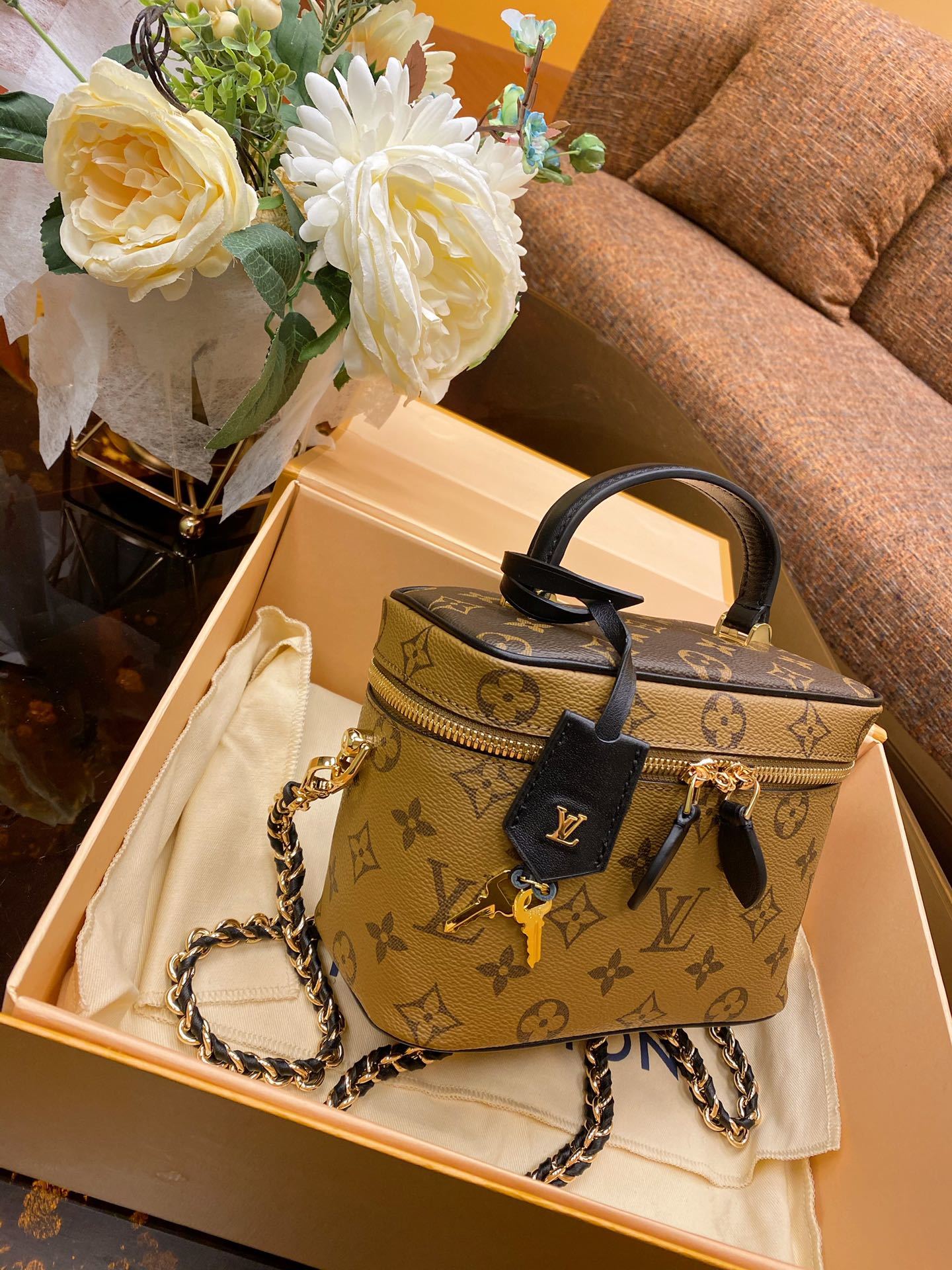 LV VanityPouch P2 I29