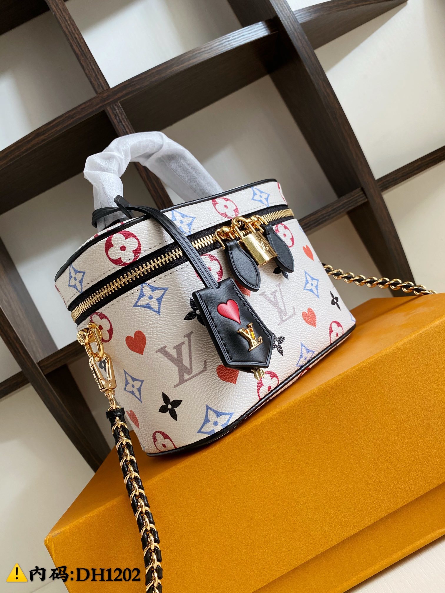 LV VanityPouch P2 I32