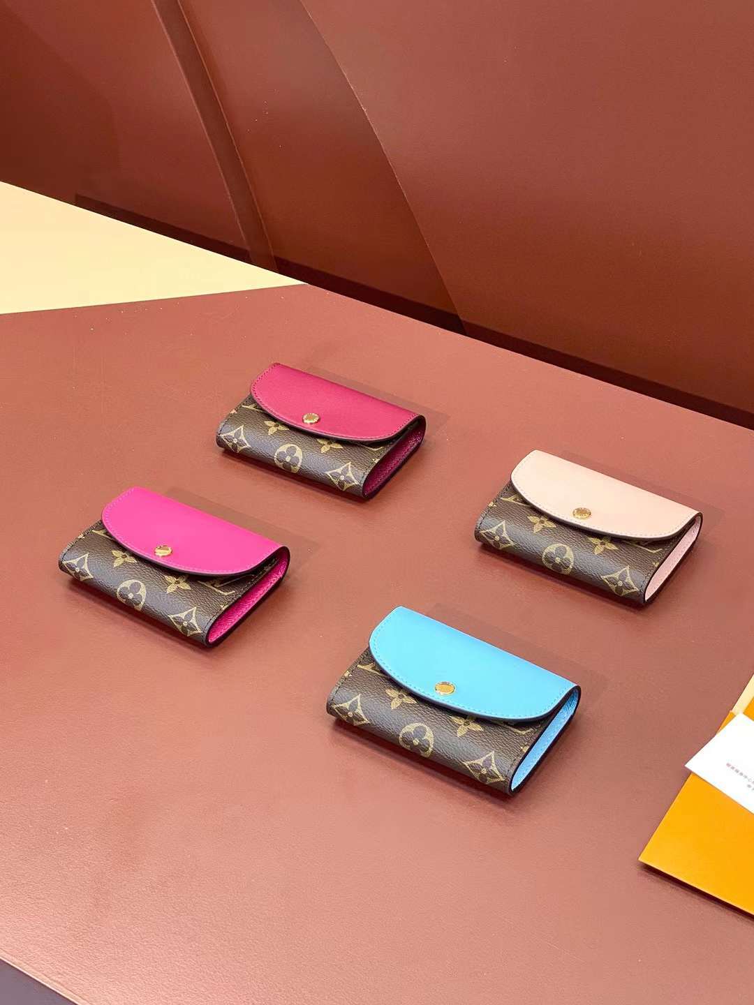 LV Wallet P1 I120