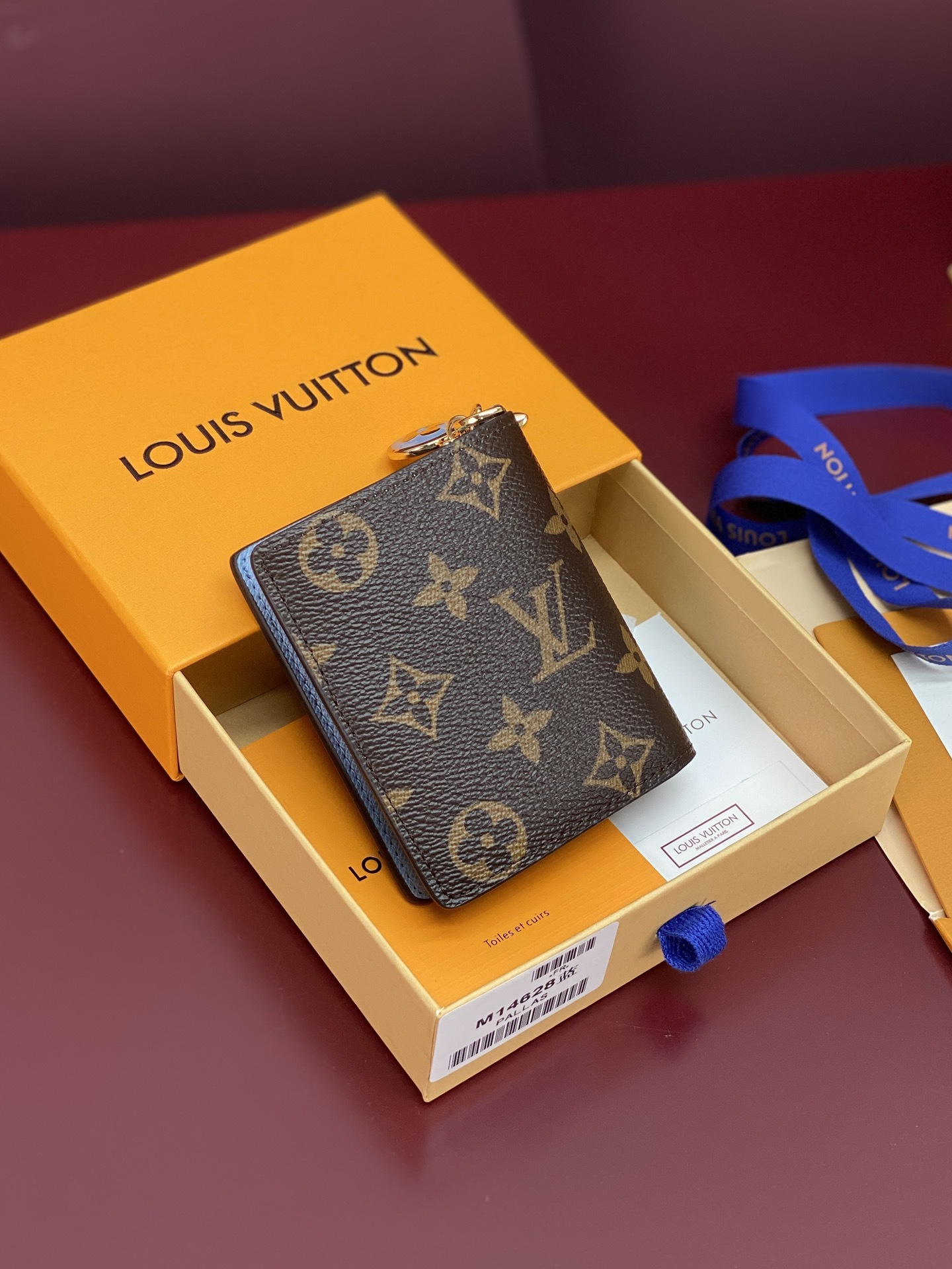 LV Wallet P1 I37